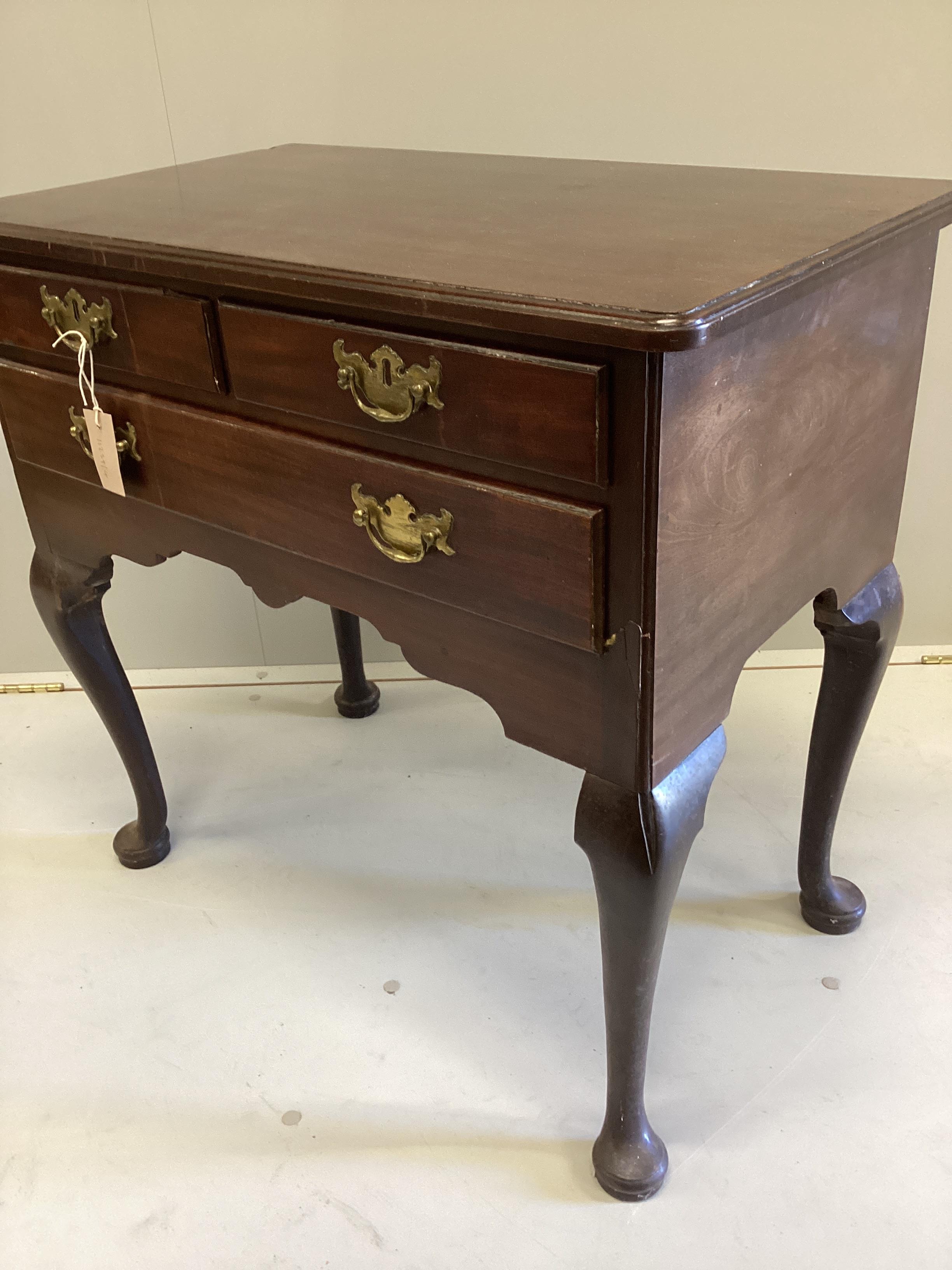 A George III mahogany lowboy, width 77cm, depth 46cm, height 73cm